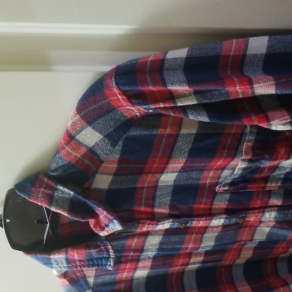 Red & blue checker pattern flannel - Great fit & look - Picture 3 of 9